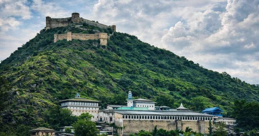 Best Time to Visit Makhdoom Sahib