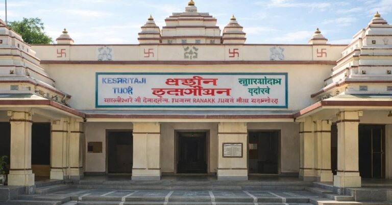 Swarg Ashram Rishikesh: The Ultimate Guide for Peaceful Travelers