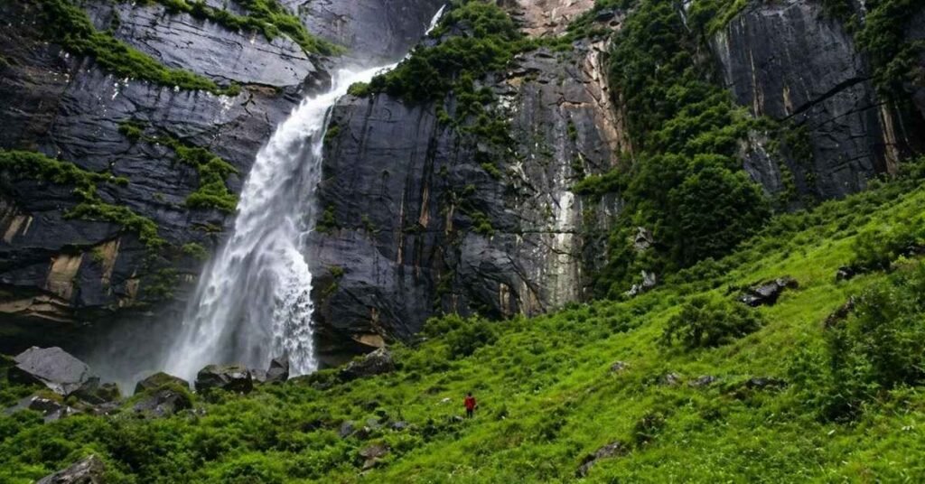 waterfalls in manali