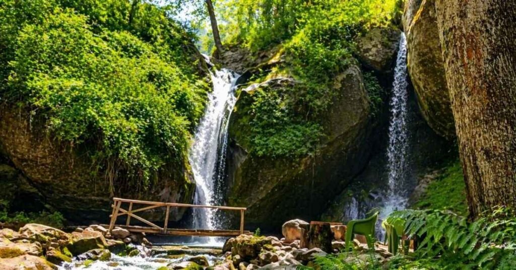 waterfalls in manali