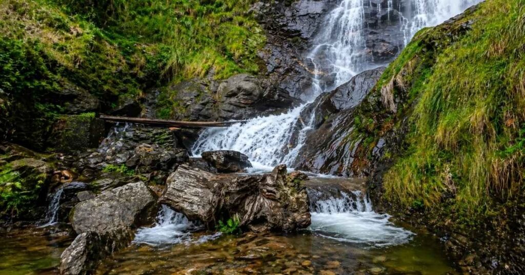 waterfalls in manali