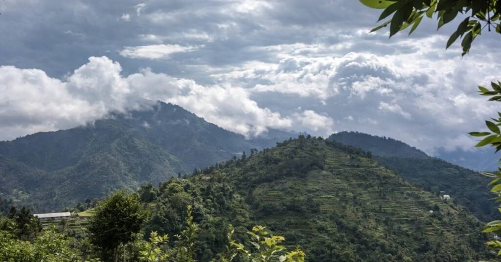 delhi to kanatal by bus