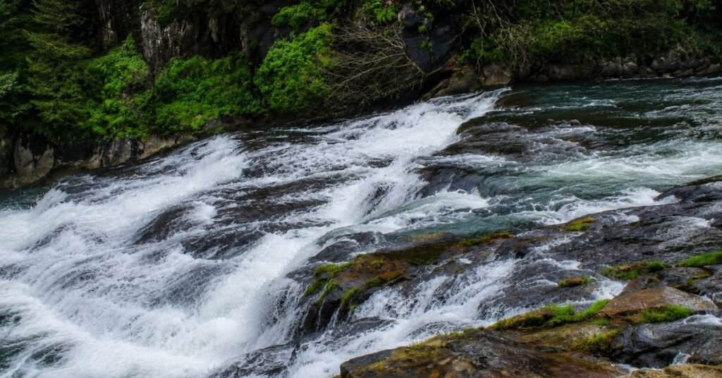 pykara waterfall in ooty
